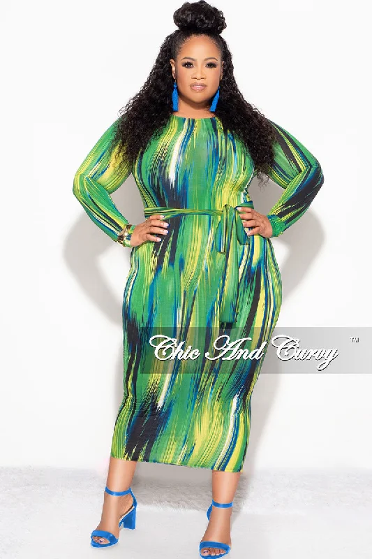 Final Sale Plus Size BodyCon Dress in Green Design Print